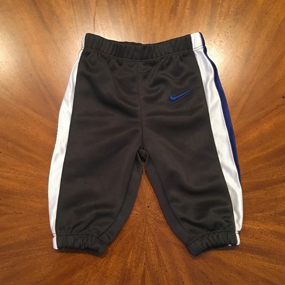 ❌❌SOLD❌❌⛳️Lot Of 3 Baby Boy Nike Items Size 3-6M⛳️ - Picture 4 of 5